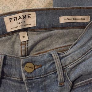 NEW Cropped distressed jeans